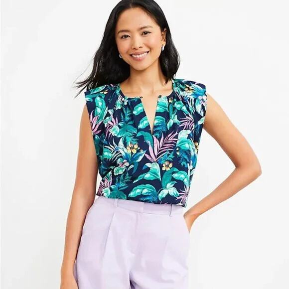 Ann Taylor LOFT Size Medium Floral Botanical Flutter Sleeve Shell Top - Picture 1 of 5